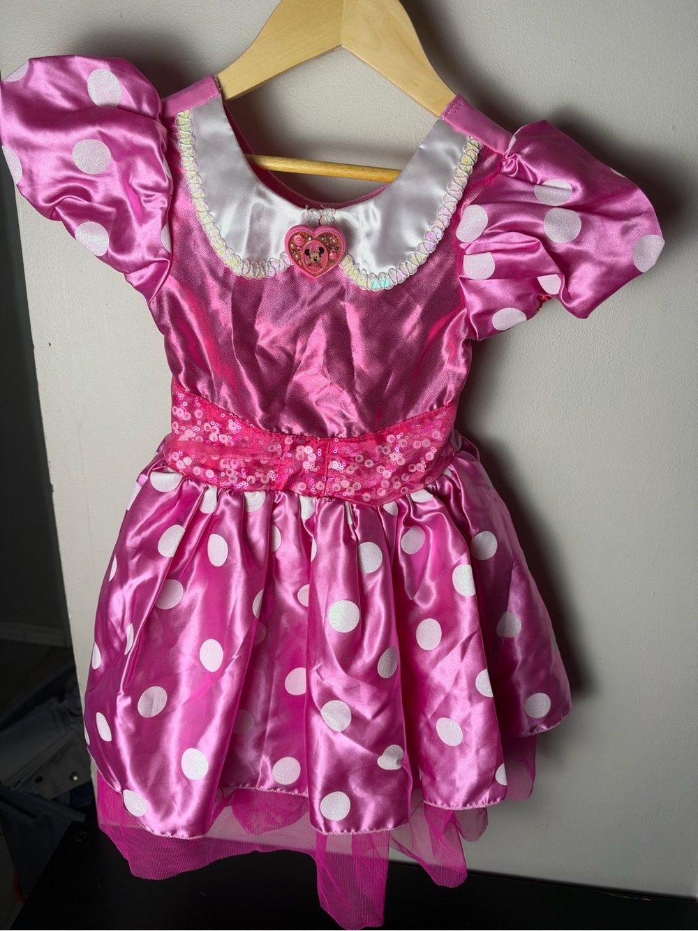 Disney Store Minnie Mouse Satin Dress with Heart Brooch Halloween Costume Size 4